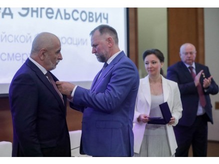 23 июня 2023 года состоялось первое федеральное награждение медалями «Отец Солдата» за воспитание защитника Отечества. Оно прошло в здании Государственной Думы.